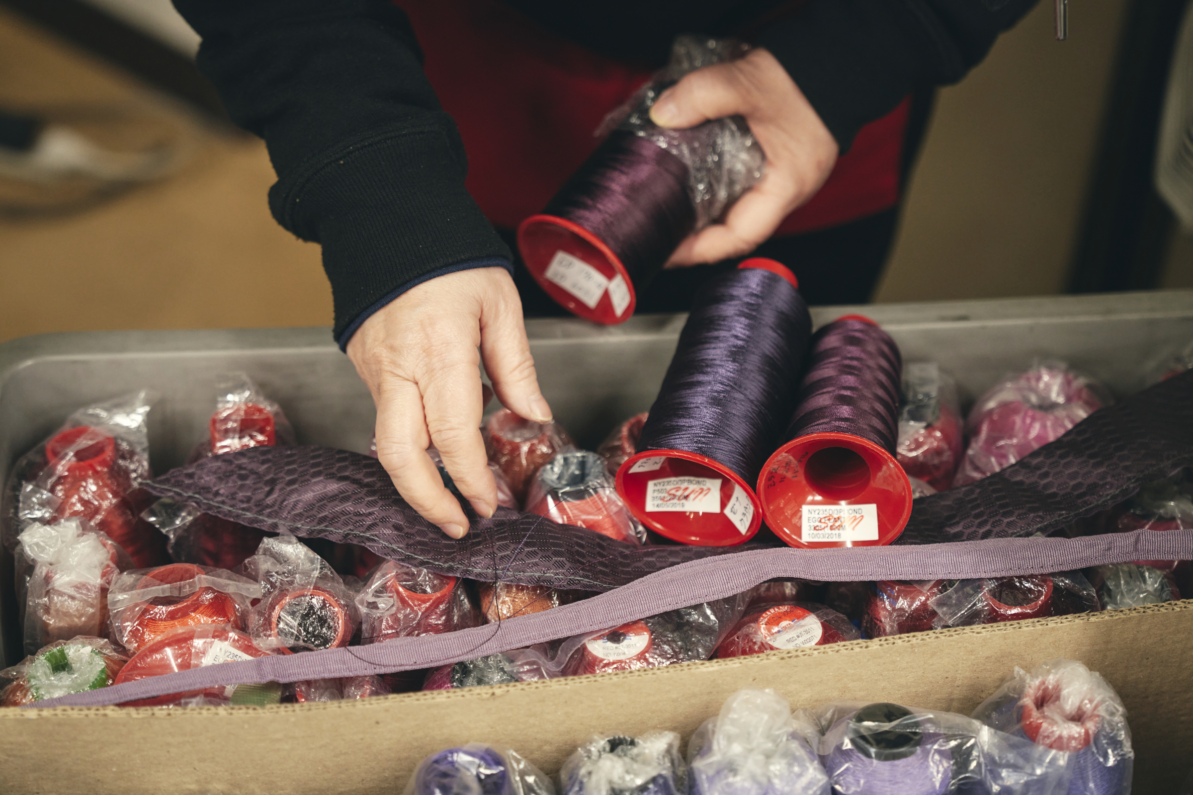 十数種類のストックがある縫い糸